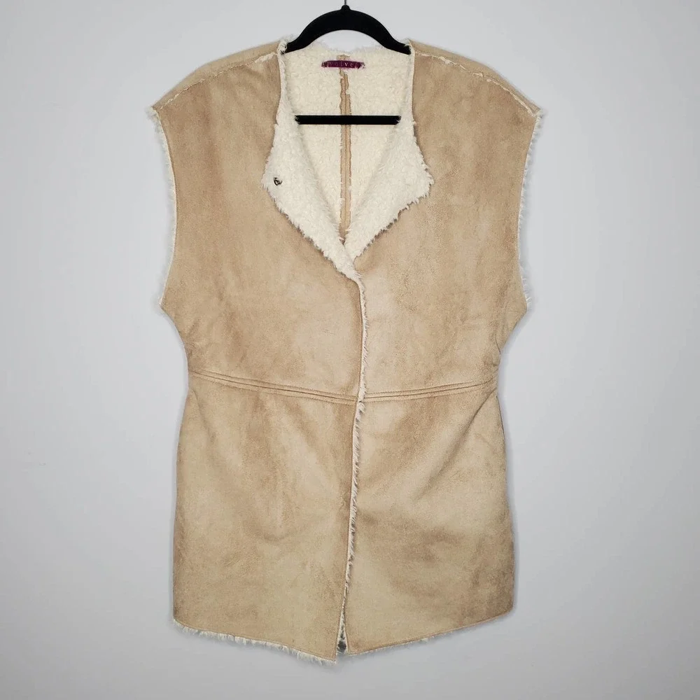 VELVET BY GRAHAM & SPENCER Cream Faux Fur Sleeveless Vest Sz S - Picture 1 of 8